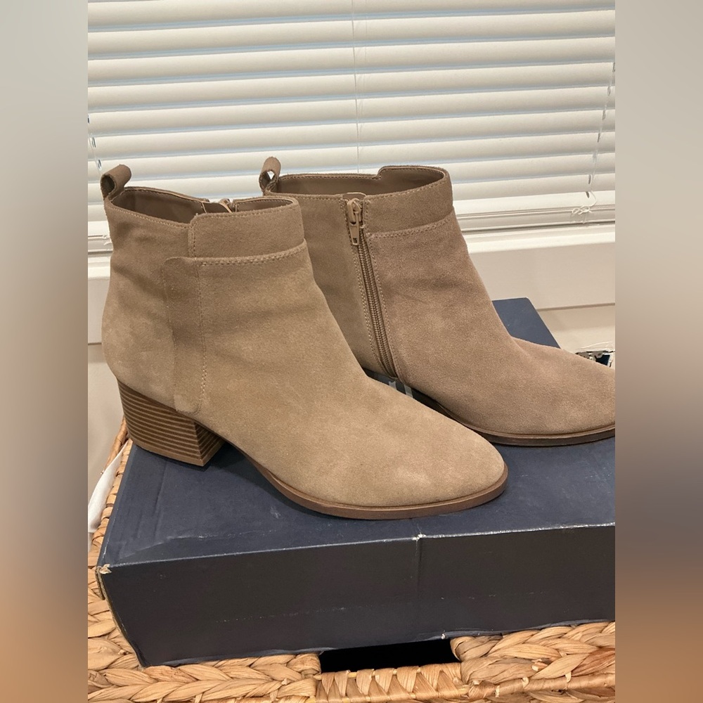 GAP Women's Suede Tan Ankle Booties